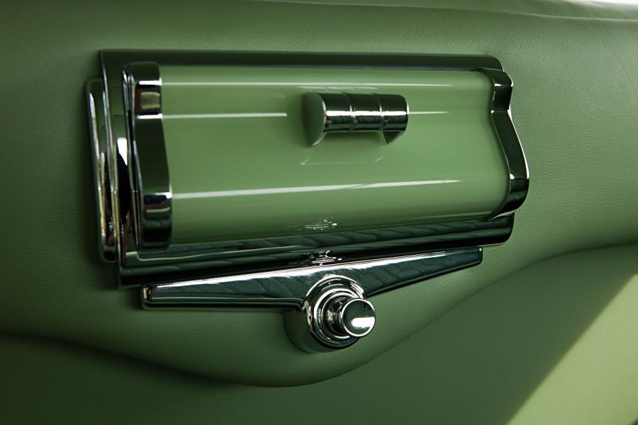 Детали интерьера Frazer Manhattan Sedan (F5061) 1950 года  (фото 3 из 17)